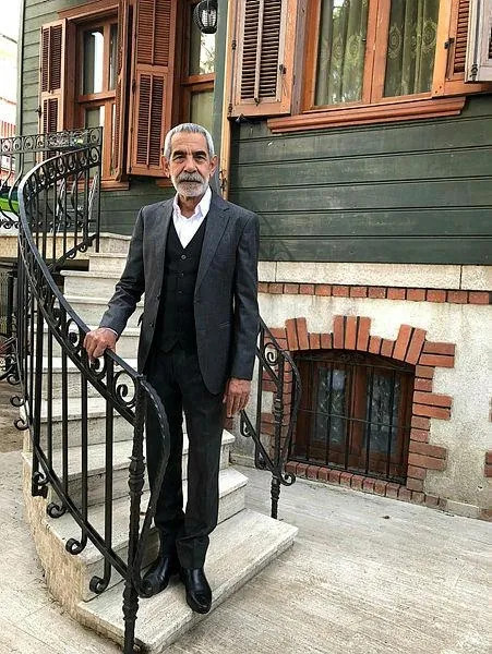 Ekranları sallıyor! EDHO’nun Tipi’si hakkındaki şaşırtan geçek! Ünlü oyuncu Savaş Özdemir gerçekte...-11