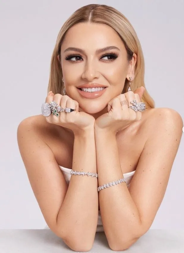 4-besinle-metabolizma-canlandiran-yag-yakan-kur-hadise-bunlari-yiyerek-formunu-koruyor-38lik-sarkicinin-59-kil-1709649432232.jpg 4 besinle metabolizma canlandıran, yağ yakan kür! Hadise bunları yiyerek formunu koruyor! 38'lik şarkıcının 59 kilo olma sırrı...-3