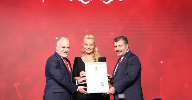 Türk Kızılayı’ndan Müge Anlı’ya Platin madalya