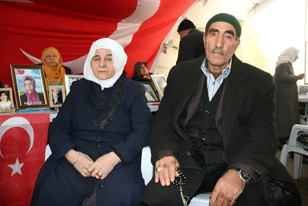 Evlat nöbetinden sevindiren haber! HDP önünde eylem yapan bir aile daha evladına kavuştu-5