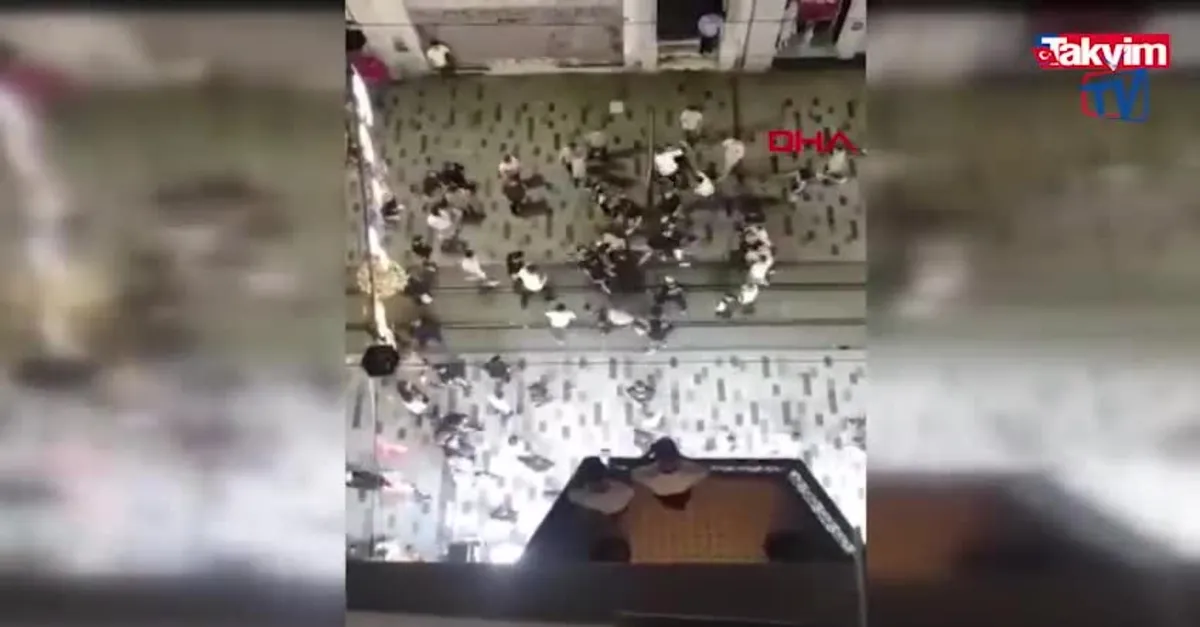 İstiklal Caddesi'nde tekmeli tokatlı kavga
