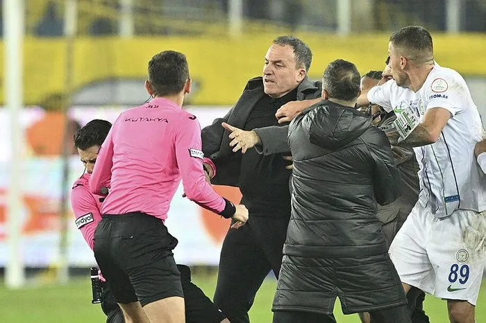 Dış basında Halil Umut Meler’e yapılan saldırı manşetlere taşındı: "Alışılmadık, utanç verici"-10
