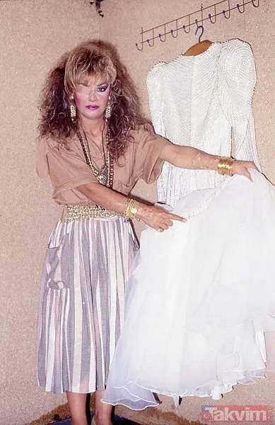 bergenin-mezari-nerede-ne-zaman-ve-nasil-olduruldu-bergenin-mezari-neden-kafeste-kac-tane-kilit-var-mezarinda-1695819185057.jpg Bergen'in mezarı neden kafeste, kaç tane kilit var? Bergen'in mezarı nerede, ne zaman ve nasıl öldürüldü? Mezarında ne yazıyor?-4