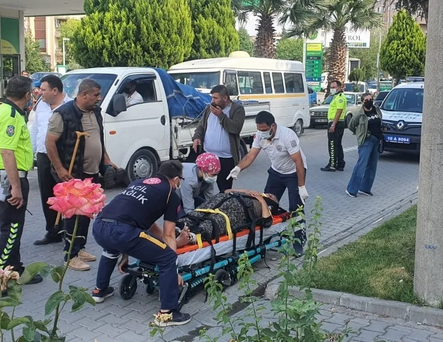 Emine teyze elektrikli bisikletten düştü