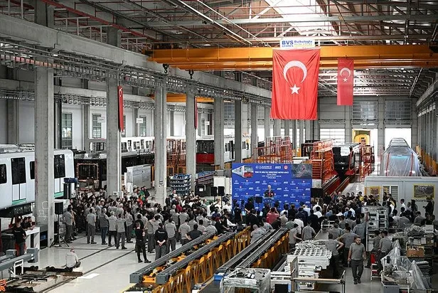 Bakan Uraloğlu ilk yerli ve milli sürücüsüz metro aracını tanıttı: Tamamen kendi imkanlarımızla ürettik-6