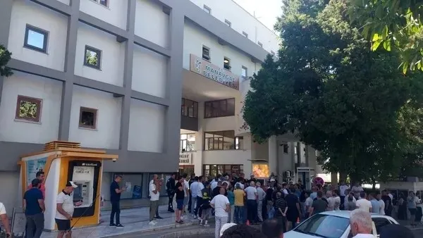 chpli-manavgat-belediyesinde-baklava-kutulu-rusvet-davasi-1778705333281.jpeg CHP’li Manavgat Belediyesinde rüşvet davası: 43 sanık hakim karşısında-4