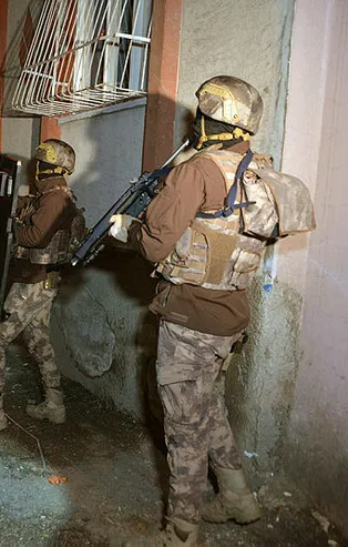 Adana'da uyuşturucudan arananlara operasyon!