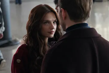 Aynı Yağmur Altında ilk bölümüyle ekrana kilitledi: Rosa’nın Londra’dan İstanbul’a uzanan yolculuğu