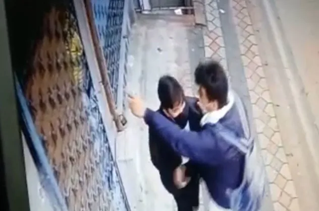Kibritle oynayan öğrenciler yangın çıkardı
