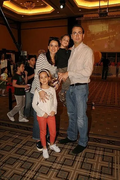 Lal Özyeğin, ailesinin eğitim hayatındaki ayak izlerini takip etti: Babası gibi Harvard Üniversitesi'nde master yapacak-2