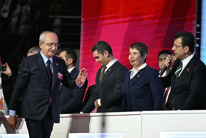 chpnin-devrik-lideri-kilicdaroglu-ilk-kez-konustu-olayli-kurultayda-imamoglundan-turlu-entrikalar-ozgur-ozelin-1699421020600.jpeg