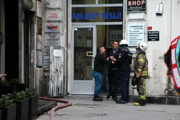 Karaköy'deki Abed Han'da yangın-2