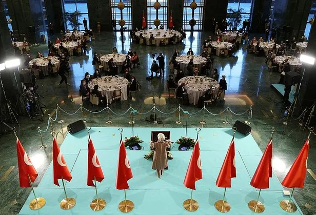 baskan-erdogan-ve-esi-emine-erdogandan-saglik-ve-sosyal-hizmet-calisani-kadinlarla-aksam-yemegi-1615233700592.jpeg Başkan Erdoğan ve eşi Emine Erdoğan'dan sağlık ve sosyal hizmet çalışanı kadınlarla akşam yemeği!-5