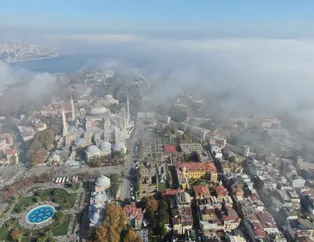 İstanbul'da masalsı görüntü! Ayasofya Camii sis bulutunda kayboldu