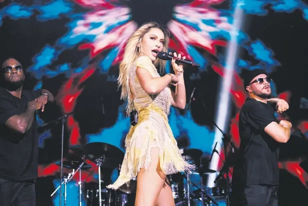 hadise-ile-bosanma-dedikodulari-arasinda-yeni-mekanini-acti-mehmet-dincerler-sorular-karsisinda-tek-kelime-dah-1662925942574.jpeg