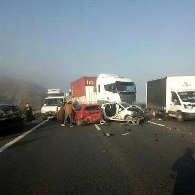 Bursa’da sis faciası! 9 araç birbirine girdi yaralılar var