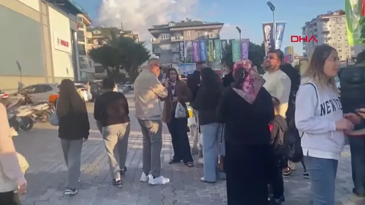 Alanya’da deprem! Halk sokaklara indi!