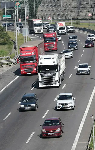 Tatil yolculuğu erken başladı! Bolu Dağı Tüneli mevkisinde trafik yoğunluğu oluştu