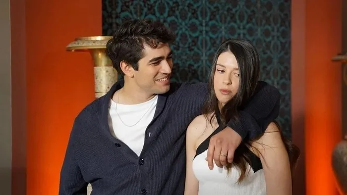 yali-capkinindan-seyircinin-felegini-sasirtacak-karar-basrol-oyuncusu-yine-degisti-1703062317357.jpeg Yalı Çapkını'ndan seyircinin feleğini şaşırtacak karar! Başrol oyuncusu değişiyor-4