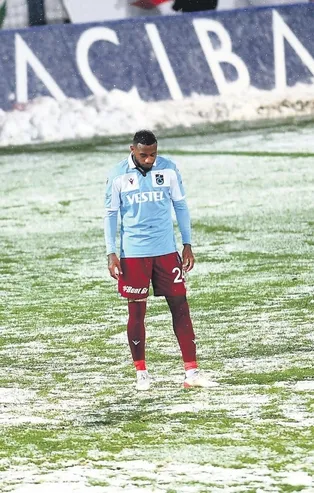 Trabzonspor karla kaplı zeminde Rizespor'a boyun eğdi