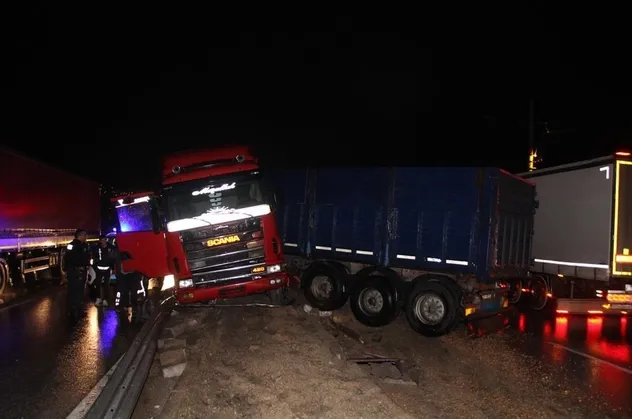 Sorumsuz tır şoförü yağışlı havada 153 promil alkolle yola çıktı