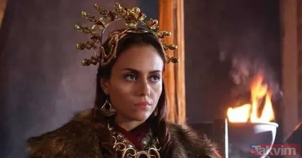 Yeliz Yeşilmen'in hamam görüntüleri sosyal medyayı yıktı geçti! Göbek taşı üstünde dansözler göbek attı Yeliz yeni yaşını işte böyle kutladı - 15