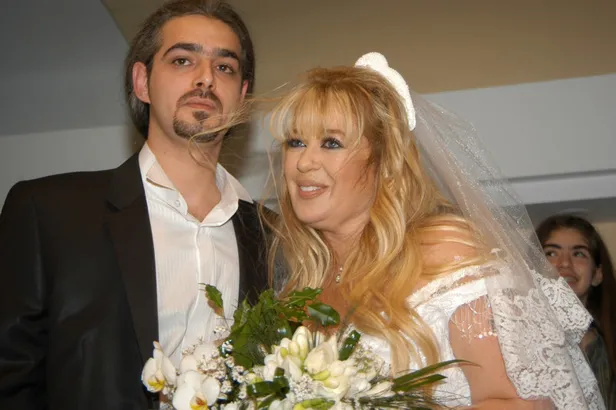 35-yil-tekerlekli-sandalyede-yasadi-109dan-76-kiloya-indi-65lik-zerrin-ozerin-6-ayda-33-kilo-verdiren-diyeti-1697056800474.jpg 65'lik Zerrin Özer'in 6 ayda 33 kilo verdiren mucize diyeti, 3.5 yıl tekerlekli sandalyeydi 109'dan 76 kiloya düştü!-2