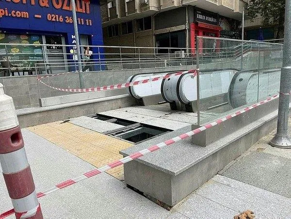 son-dakika-istanbullunun-cani-tehlikede-vezneciler-metro-istasyonunda-yangin-1694188098695.jpeg Güngören'de tramvay İmamoğlu ile İstanbul raydan çıktı! İlk günden öğrenciler derse yetişemedi: Ongun'dan "Büyükşehir Çalışıyor" pişkinliği-9