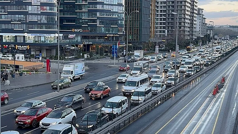 İstanbul'da trafik yoğunluğu (AA)