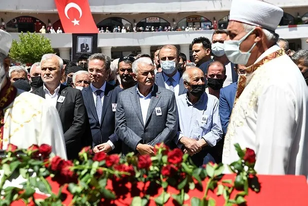 sebinkarahisar-belediye-baskani-sahin-yilanci-topraga-verildi-baskan-erdogana-yazdigi-mektup-1658929983028.jpeg Şebinkarahisar Belediye Başkanı Şahin Yılancı toprağa verildi! Başkan Erdoğan'a yazdığı mektup...-2