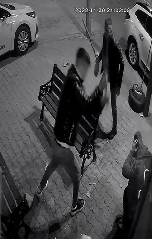 Konya'da 5 kişi taksi durağını bastı! Temizlik fırçası ve paspas sopalarıyla saldırdı