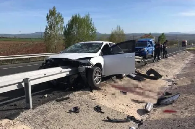 Kayseri'de korkunç kaza! Sürücünün bacağı koptu