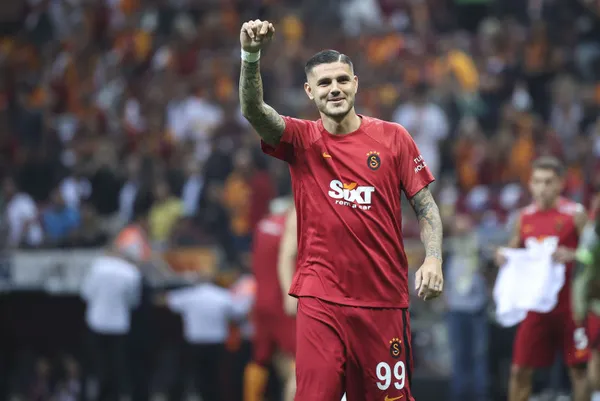 galatasarayli-taraftarlar-tepkili-mauro-icardi-ile-wanda-nara-biktirdi-1669797893762.jpg Galatasaraylı taraftarlar tepkili: Mauro Icardı ile Wanda Nara bıktırdı-2