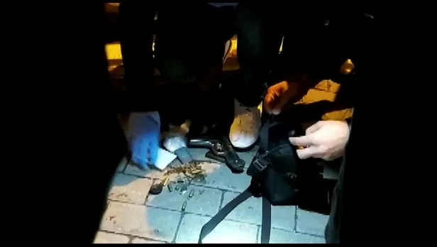 Son dakika: Bursa'da 'dur' ihtarına uymayan şüpheli kaza yaptı: Çantasından 1 kilo metamfetamin çıktı-5