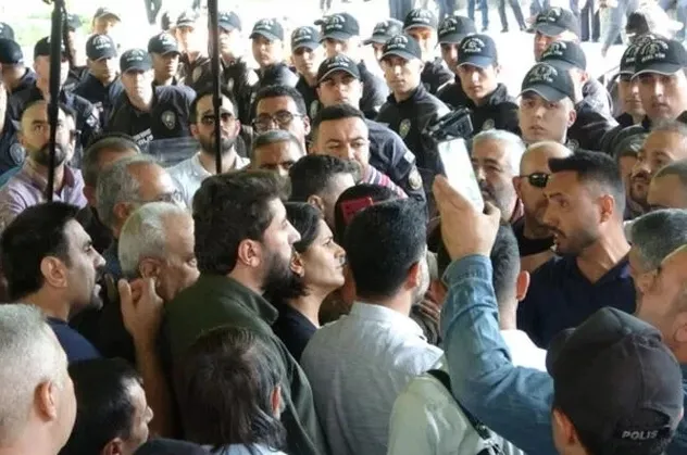 Son dakika: İzinsiz basın açıklaması yapmak isteyen HDP’lilere izin verilmedi