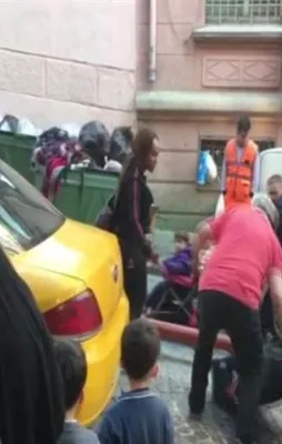 Taksiciden kendisini trafiğe sokan turiste sert tepki