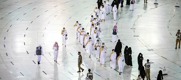 Hacılar ziyaret tavafı için Mescid-i Haram’da