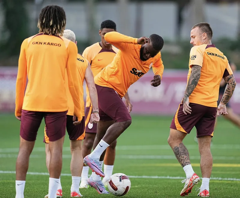 Okan Buruk'tan Zaha kararı! İşte Galatasaray'ın Samsunspor maçı 11'i - 17