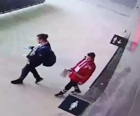 organize-isler-turkiyeyi-sarsan-goztepe-altay-macindaki-olaylarin-arkasindan-iki-ambulans-calisani-cikti-1669683607965.jpg Organize işler! Türkiye’yi sarsan Göztepe - Altay maçındaki olayların arkasından iki ambulans çalışanı çıktı-8