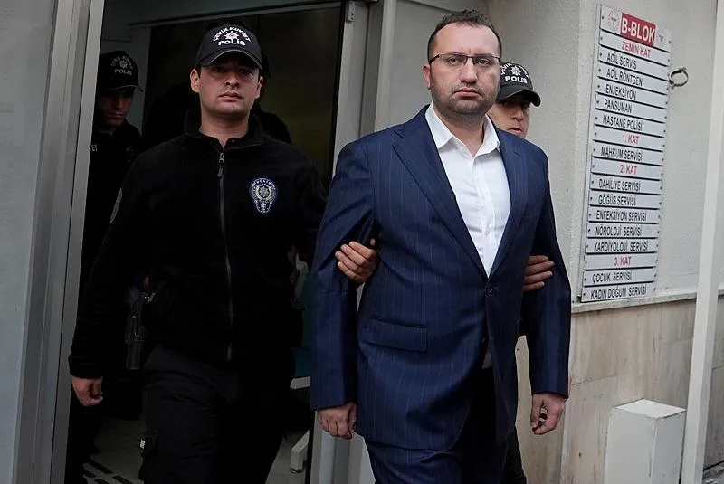 Gözaltına alınan CHP'li Gaziosmanpaşa Belediye Başkanı Hakan Bahçetepe (AA)