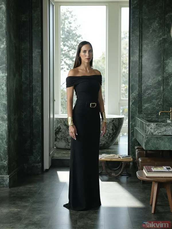 Hülya Avşar'ın kızı Zehra Çilingiroğlu Paris'te markasını tanıttı! Büyük anne ve babasıyla paylaşımları kalpleri ısıttı - 1