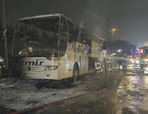 Esenler’de yolcu otobüsü alevlere teslim oldu
