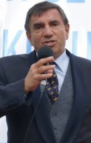 Üstün Dökmen’den başörtüsüne saygısızlık