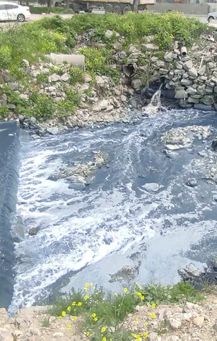 İstanbul Haramidere'den zehir akıyor! Her gün farklı bir renk! Resmen çevre katliamı!