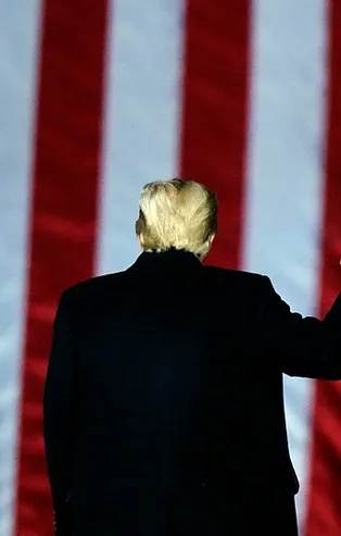 Donald Trump'tan hesabını askıya alan sosyal medya şirketlerine tehdit!