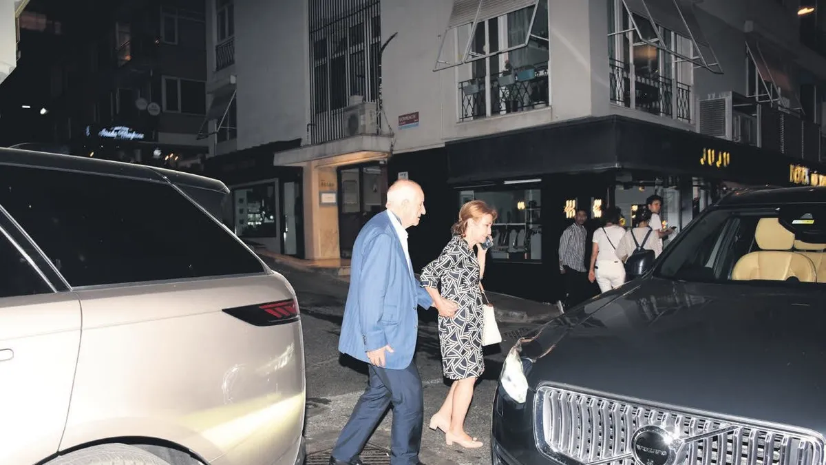 İş insanı İnan Kıraç Bebek Otel'den çıkarken görüntülendi