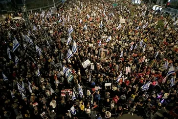 Tel Aviv'de binlerce İsrailli Netanyahu'ya 'istifa' çağrısı yaptı!