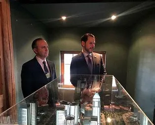 Hazine ve Maliye Bakanı Berat Albayrak, Davos’taki Türk Evi’ni ziyaret etti