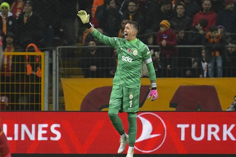 Galatasaray'ın tecrübeli eldiveni Muslera'ya İtalya'dan talip var!-4