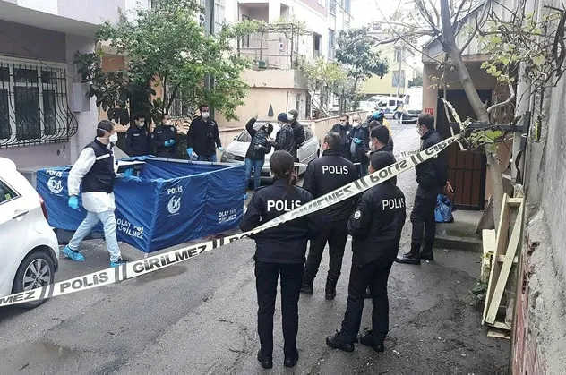 Son dakika: Kartal'da eşini öldürdüğü iddia edilen şüpheli 4. kattan atlayarak intihar etti